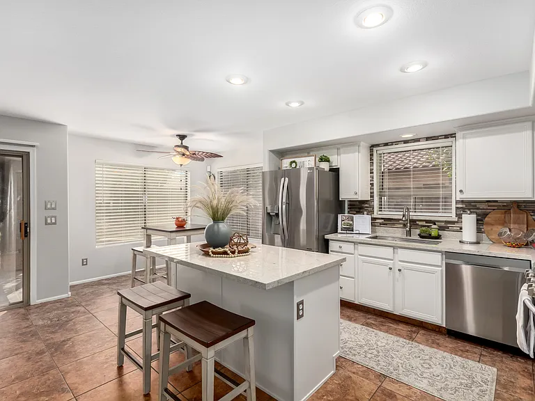42553 W Sparks Dr — Photo 5