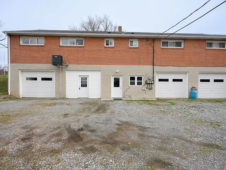 2305 River Rd — Photo 4