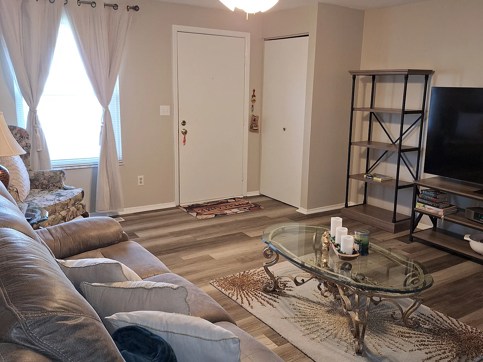 2 bed, 1061 sqft, $1,285 — Photo 2