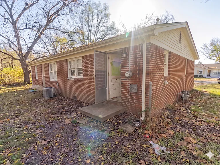 416 W Spring Dr — Photo 1