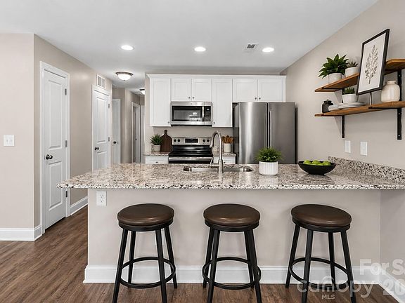 5th image of 360 Sexton St