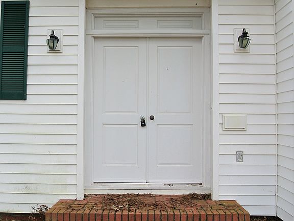 2nd image of 108 N Rosewood Dr