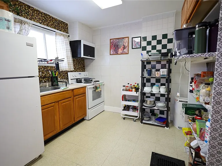 610 Mitchell St — Photo 9