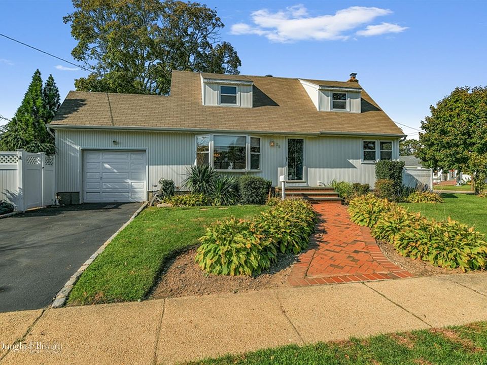 1st image of 28 Willow Dr