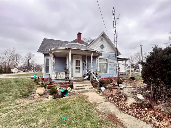 315 W Main St, Oakland, IL 61943