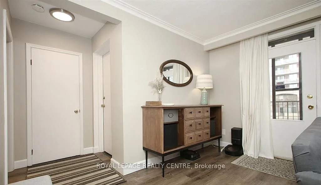 Building Photo - 339 Sheppard Ave E #2