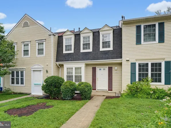 1022 Copperstone Ct, Rockville, MD 20852