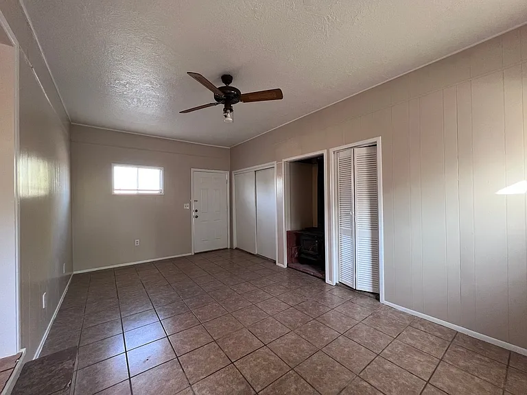 418 N Oak St — Photo 11