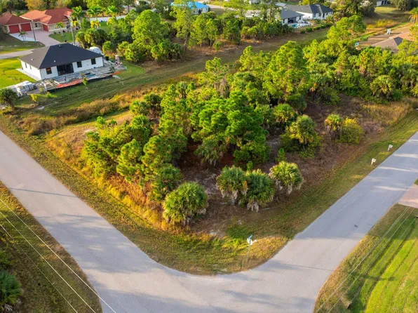 Dinsmore St, North Port, FL 34288