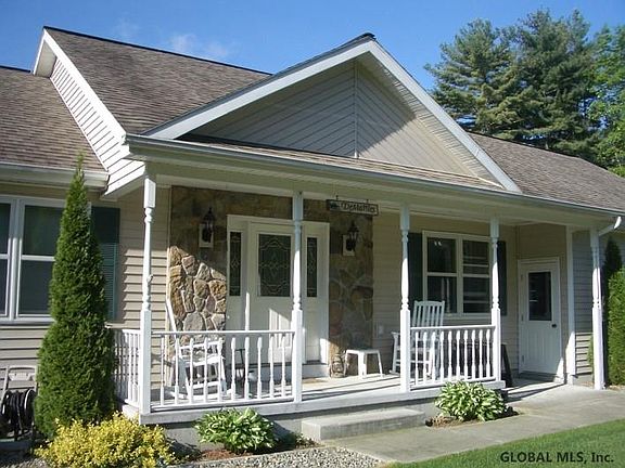 3rd image of 85 Nicole Dr