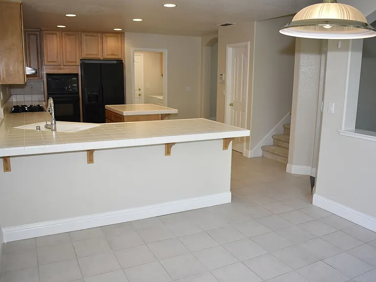 630 Rogers Cir — Photo 12