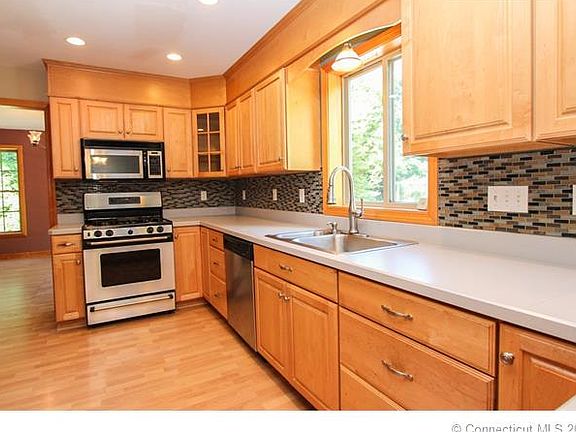 5th image of 2 Laurelwood Pond Ln
