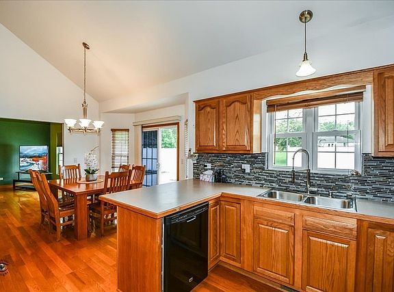 5th image of 110 Prairie Dr