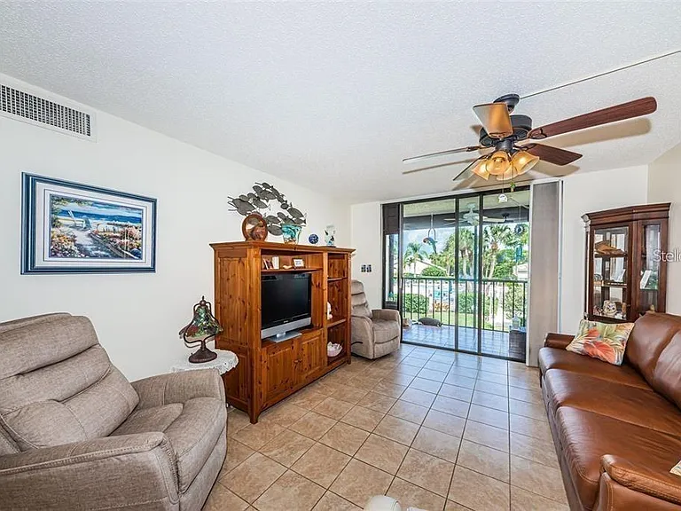 1324 Pasadena Ave S #205 — Photo 10