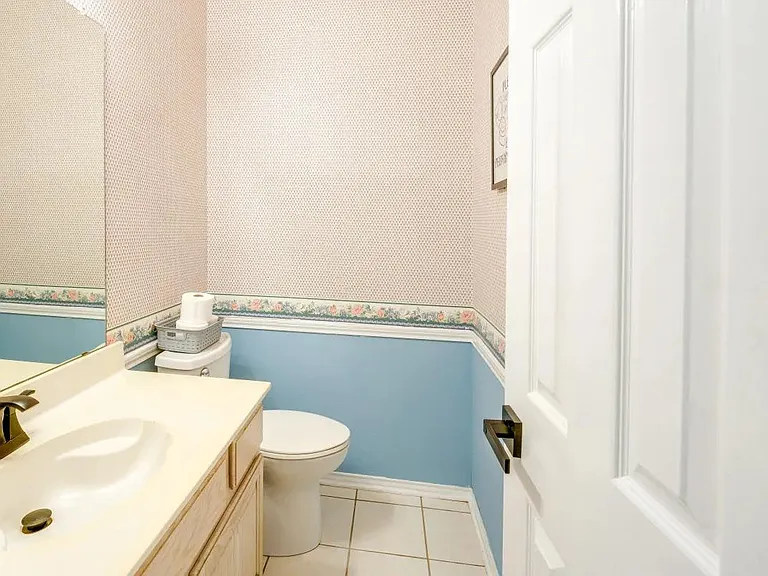 305 Indian Trail Ln — Photo 5
