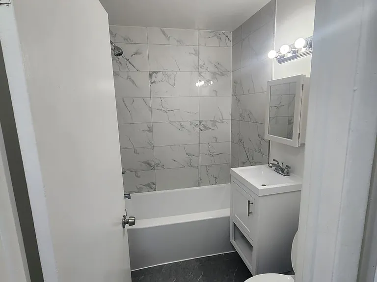2200 Hamilton Ave — Photo 10
