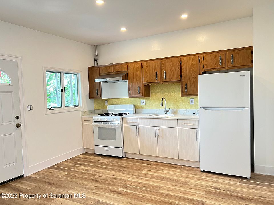1st image of 322 N Hyde Park Ave