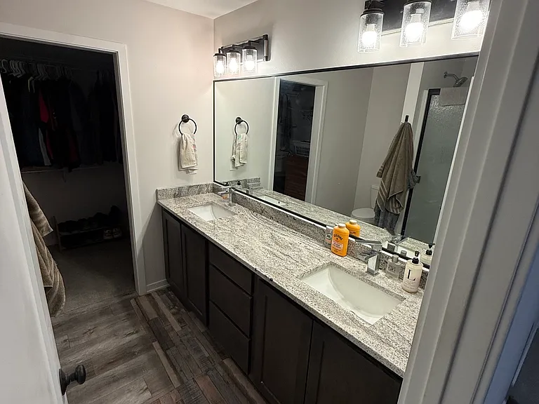 205 E Broadway St — Photo 11