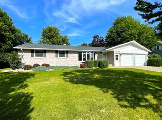 638 E Idlewild Ct, Green Bay, WI 54303
