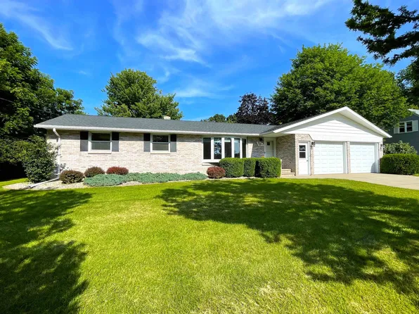 638 E Idlewild Ct, Green Bay, WI 54303