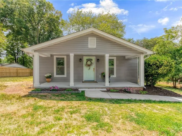 307 Wayside Dr, Winston Salem, NC 27107