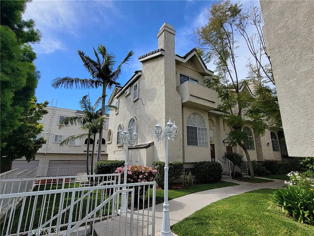 3 bed, 1254 sqft, $3,200 — Photo 3