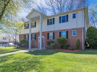 27 Colonial Cir UNIT C, Chicopee, MA 01020