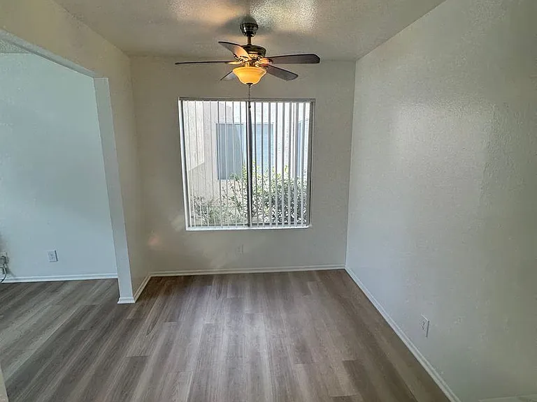 231 W Palmyra Ave — Photo 6
