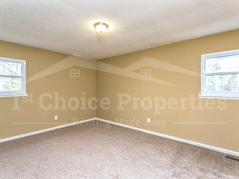 5849 Janet Dr — Photo 16