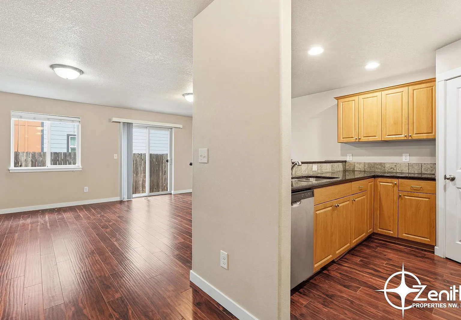 3 bed, 2.0 bath, 1549 sqft, $2,350 — Photo 3