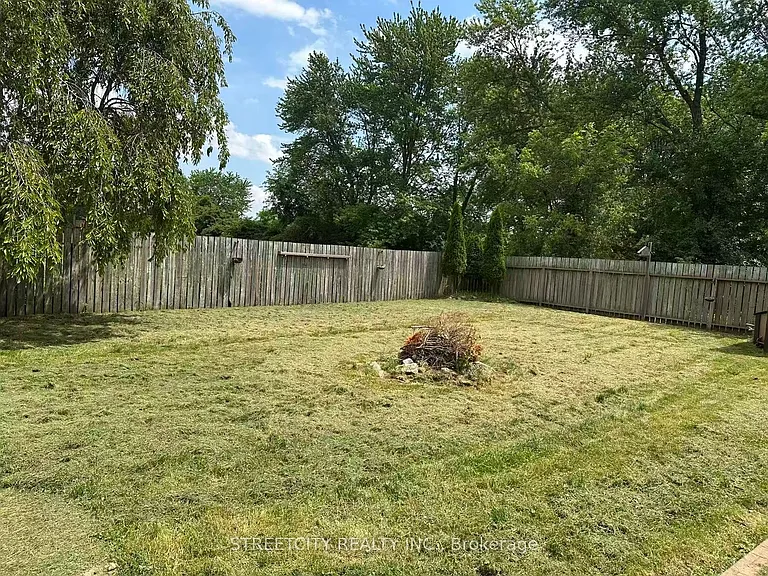 6860 Malden Rd — Photo 17