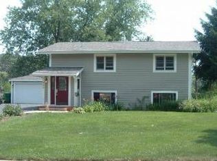 660 Surf Ter, Wauconda, IL 60084