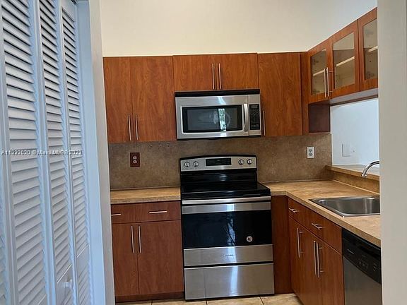 3rd image of 18210 Mediterranean Blvd #620
