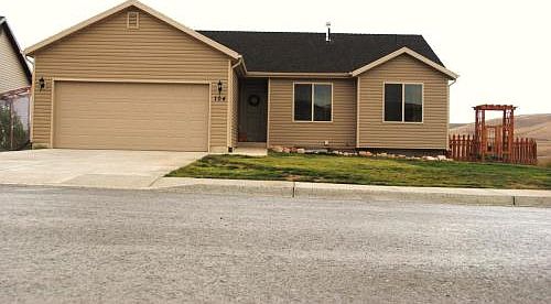 1st image of 104 Blue Grass Ln