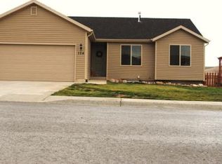 104 Blue Grass Ln, Kemmerer, WY 83101