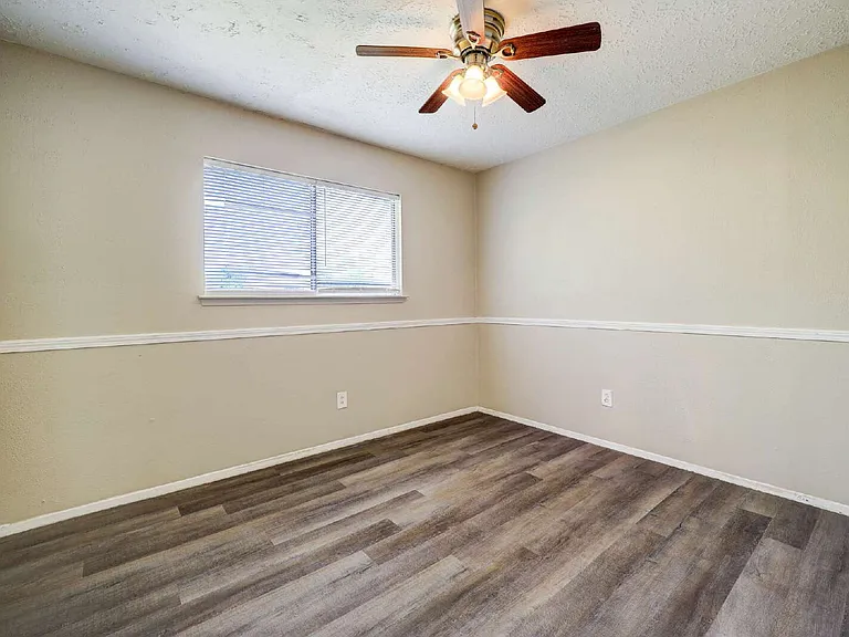 10731 Staghill Dr — Photo 9