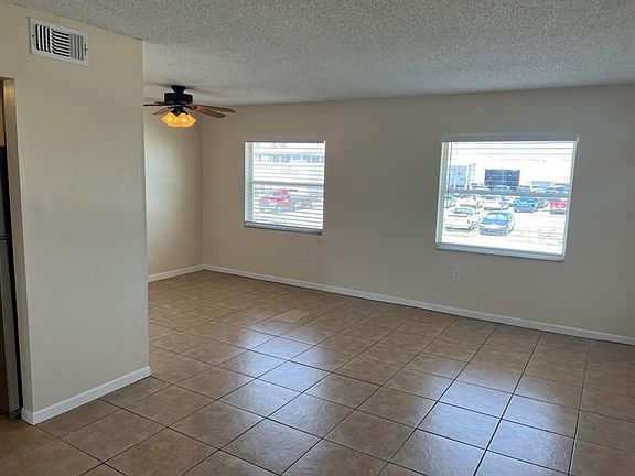 2nd image of 837 Hickory St #1