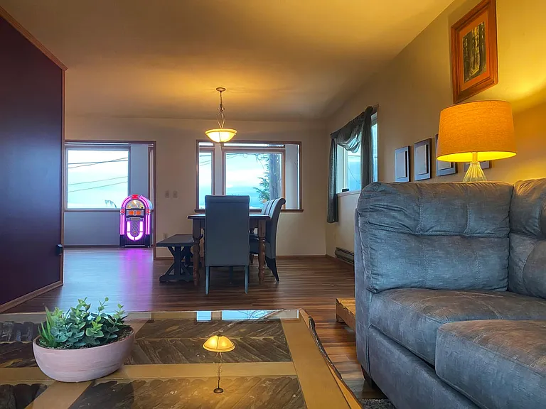 2226 E 3rd Ave — Photo 16