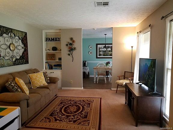 3rd image of 2104 E Aberdeen Dr