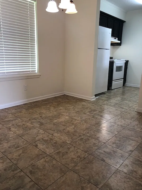 Building Photo - 520 E Lagrange St #12