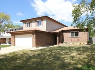 2002 Sunnydale St, Woodridge, IL 60517