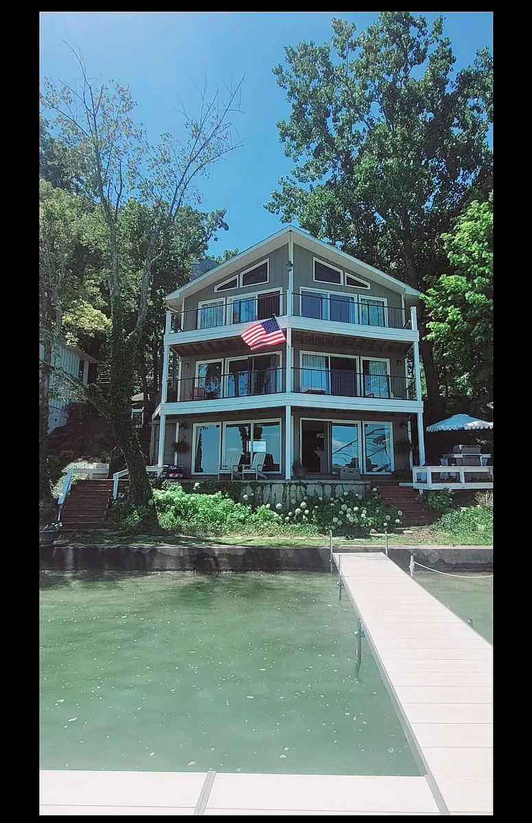 Building Photo - W South Lake Gage Dr