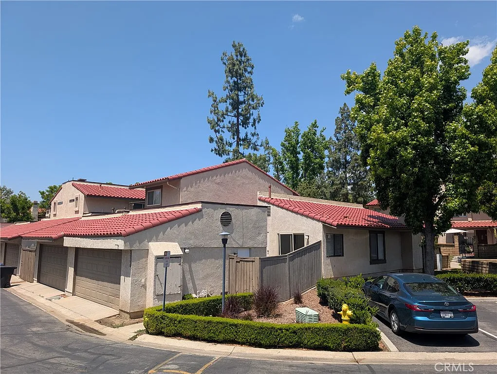 Building Photo - 9764 Louise Way