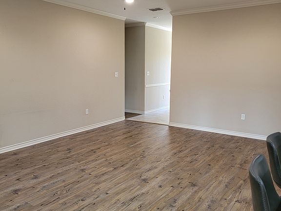 2nd image of 2204 Woodgrove Ln