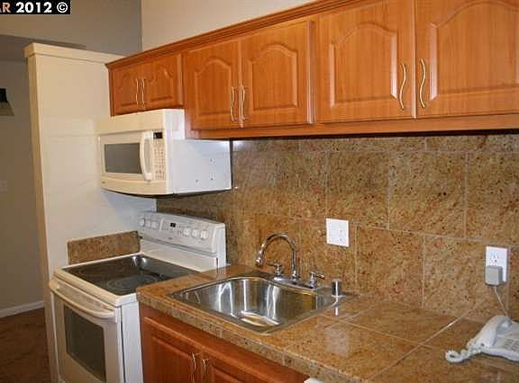 2nd image of 2051 Ascot Dr Unit 205