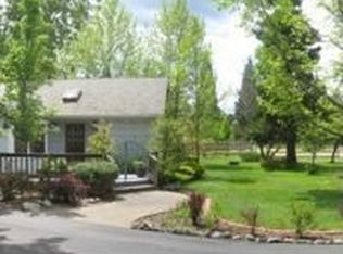 5879 Riverbanks Rd, Grants Pass, OR 97527