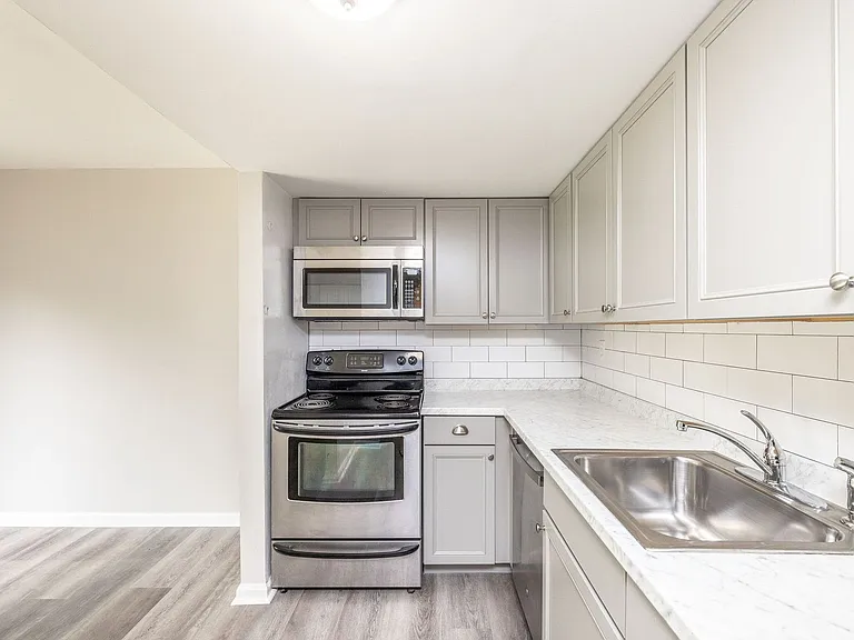 3231 Hunters Mill Dr — Photo 13