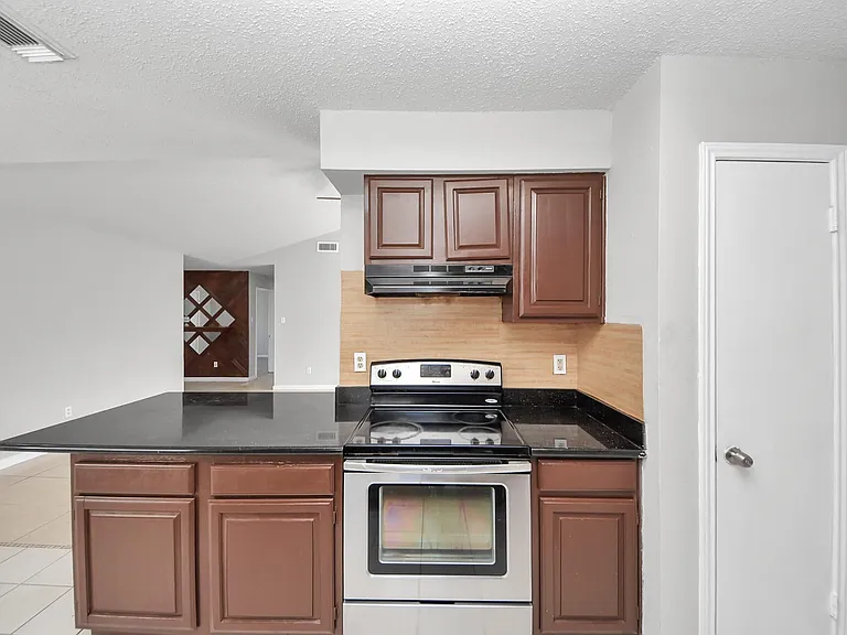 1911 Hammerwood Dr — Photo 17