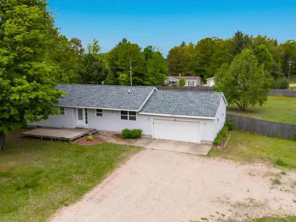 4981 N Shore Dr NE, Kalkaska, MI 49646