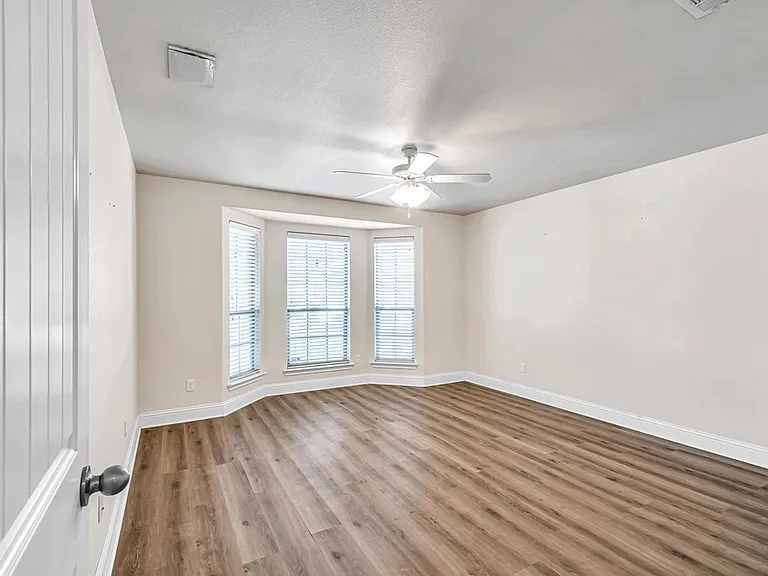 608 Memorial Ct — Photo 29